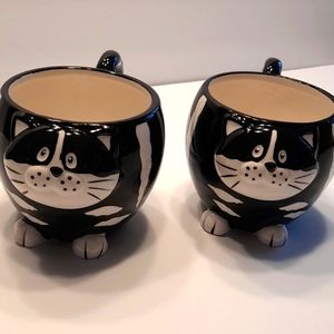 Pier 1 a pair of fat cat black & white Dolomite mugs.